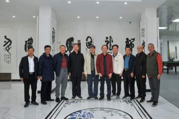 正规配资门户网 “笔歌墨舞迎新年” 陈赞标榜书作品展在广州边检总站开幕